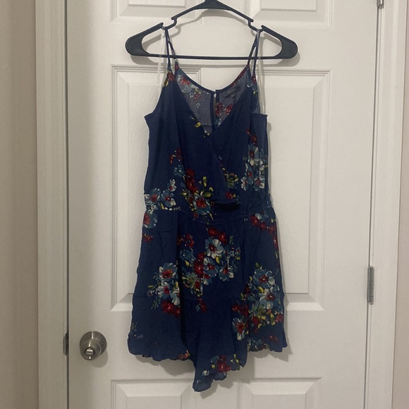 Navy Floral Print Romper - Picture 4 of 11
